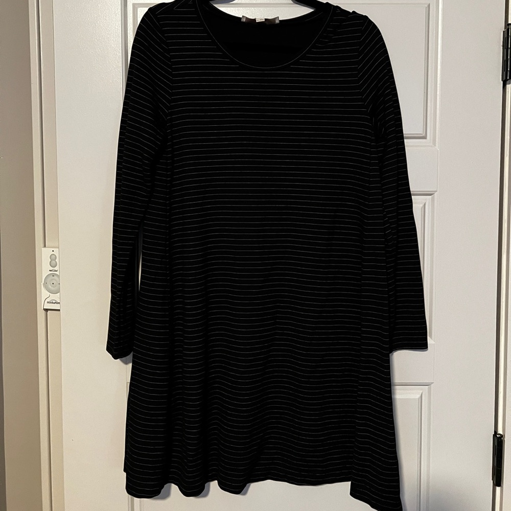 Long Sleeve Swing Dress - LOFT - Size M - Black and Silver Stripe